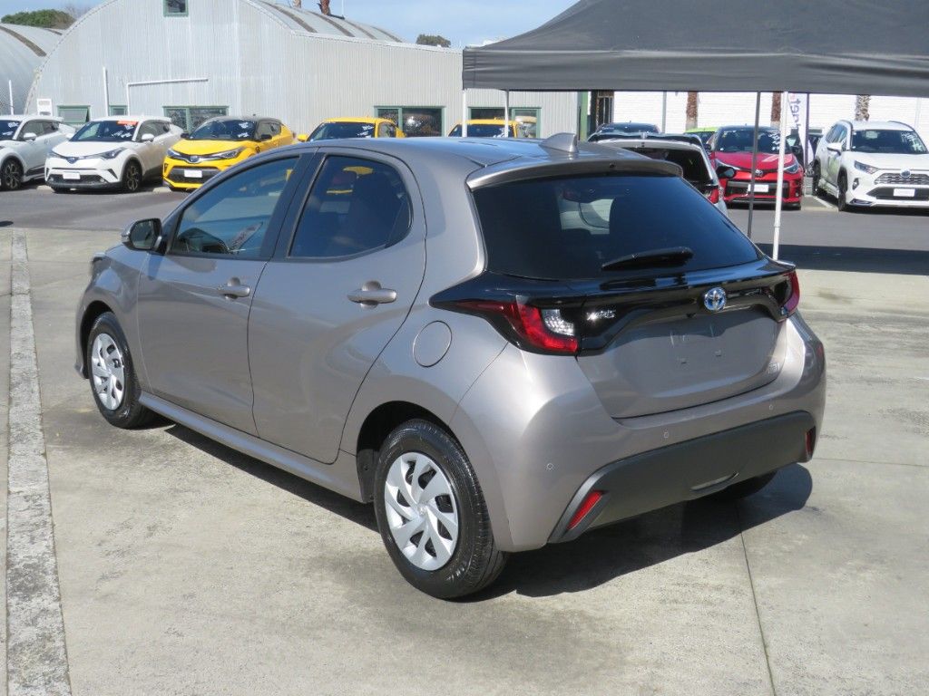 Vehicle image 5