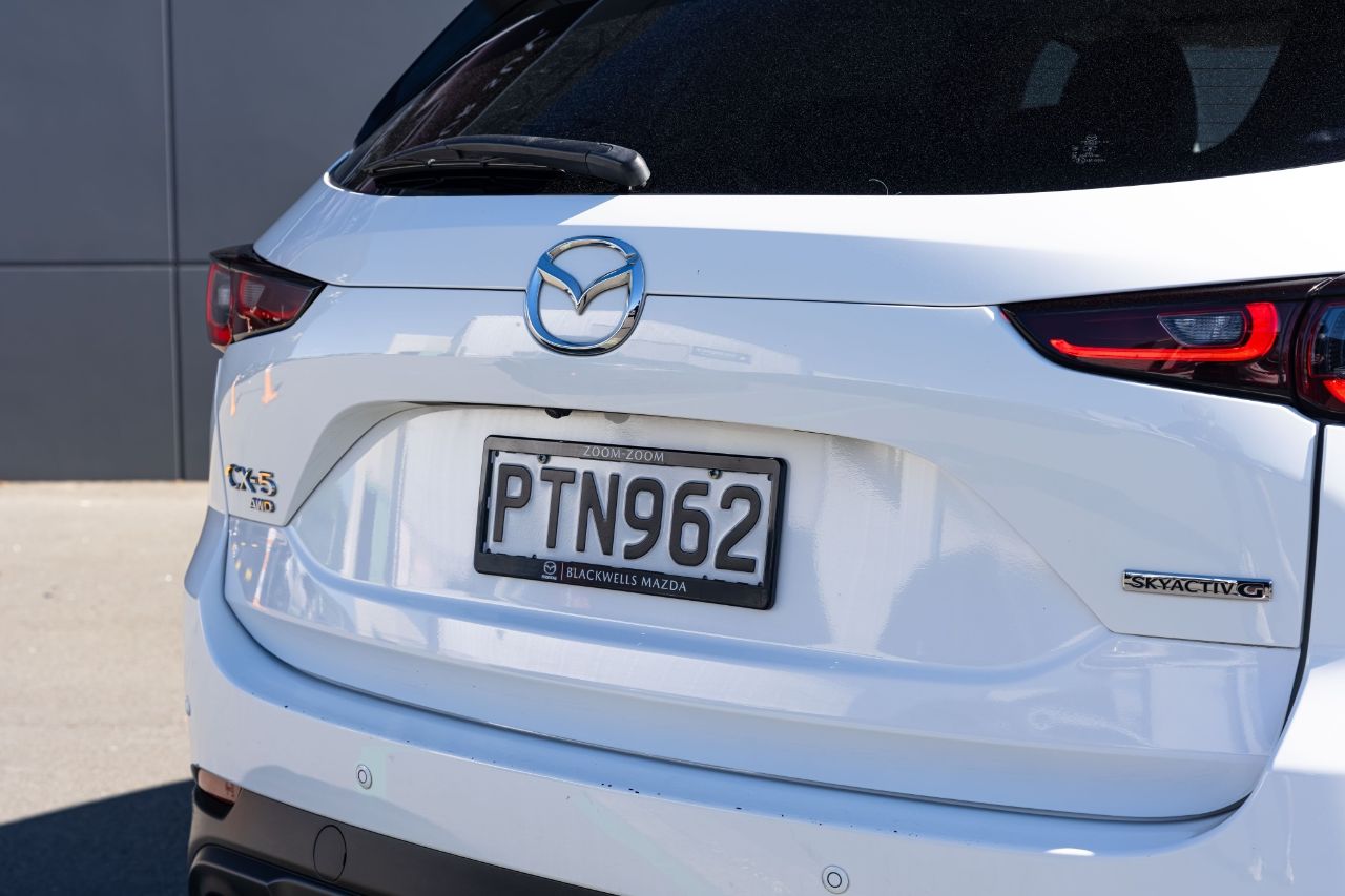 Vehicle image 5
