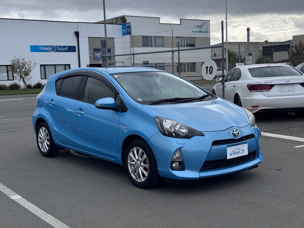 Vehicle image 3