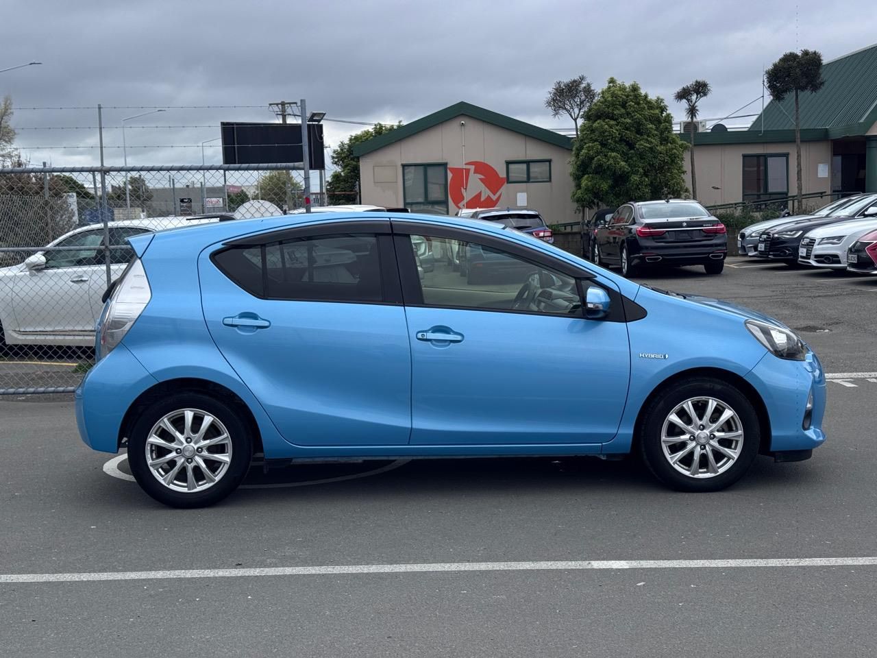 Vehicle image 4