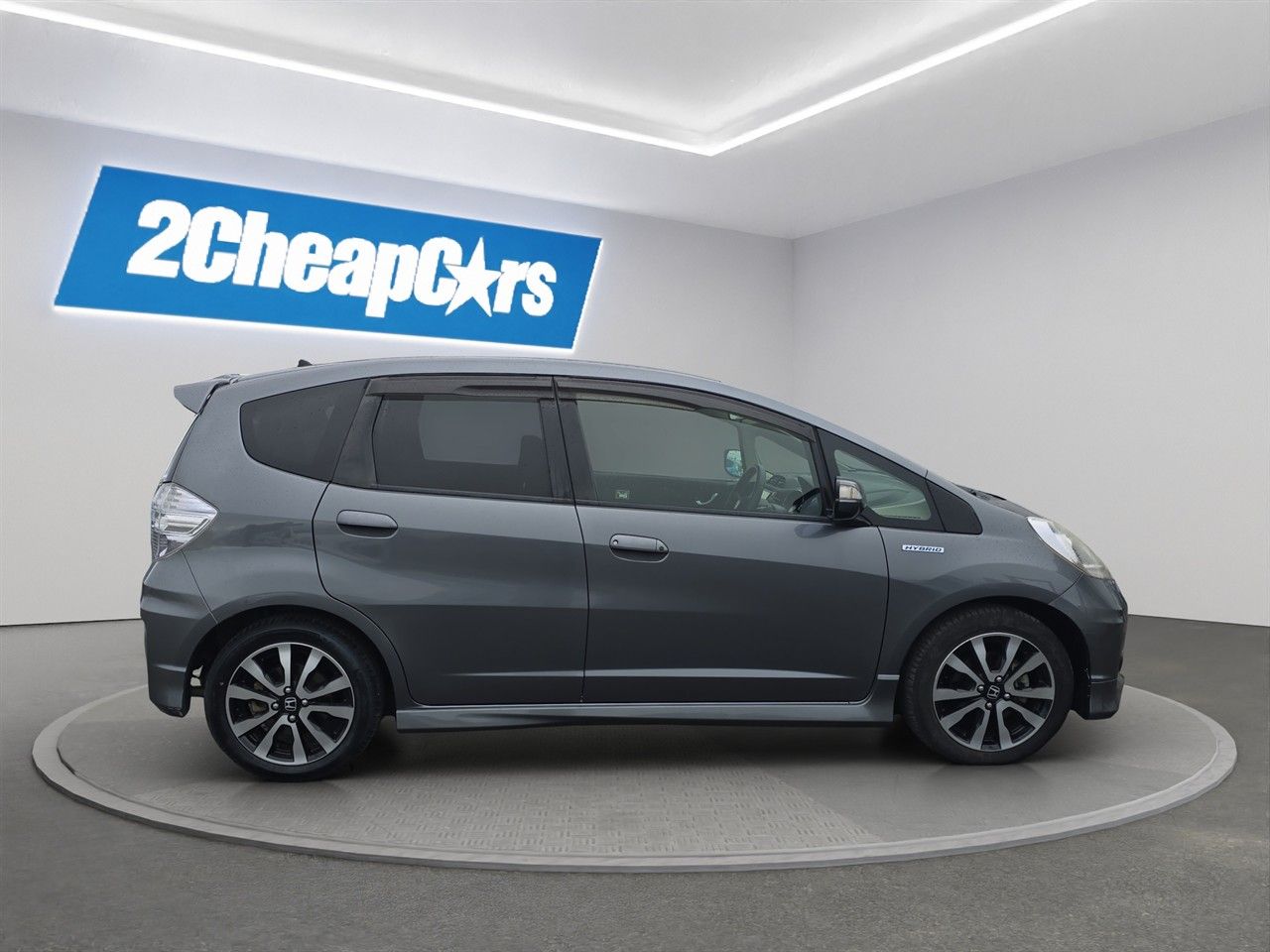 Vehicle image 4