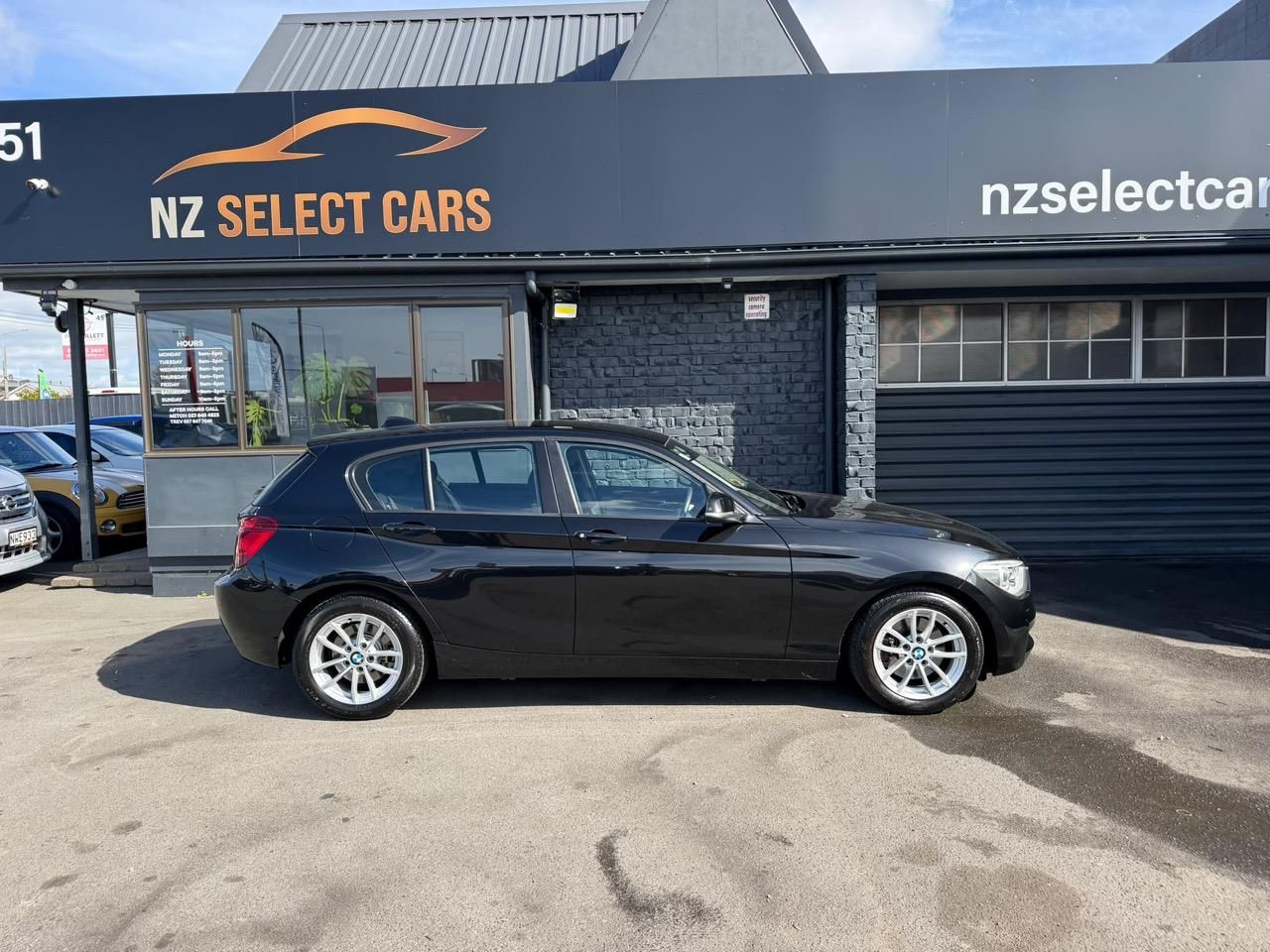 Vehicle image 5