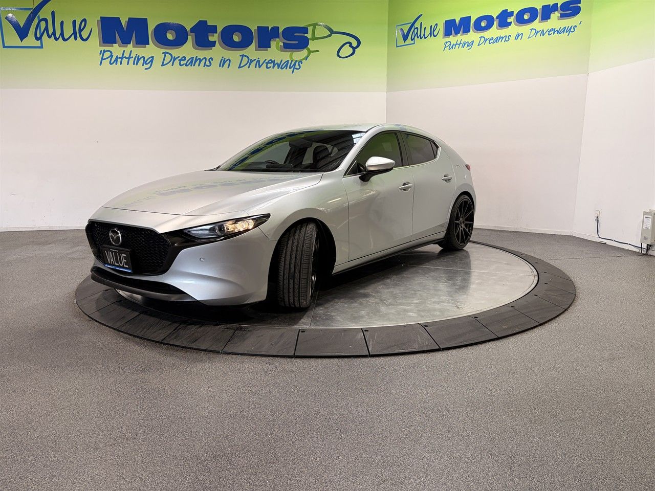Vehicle image 3