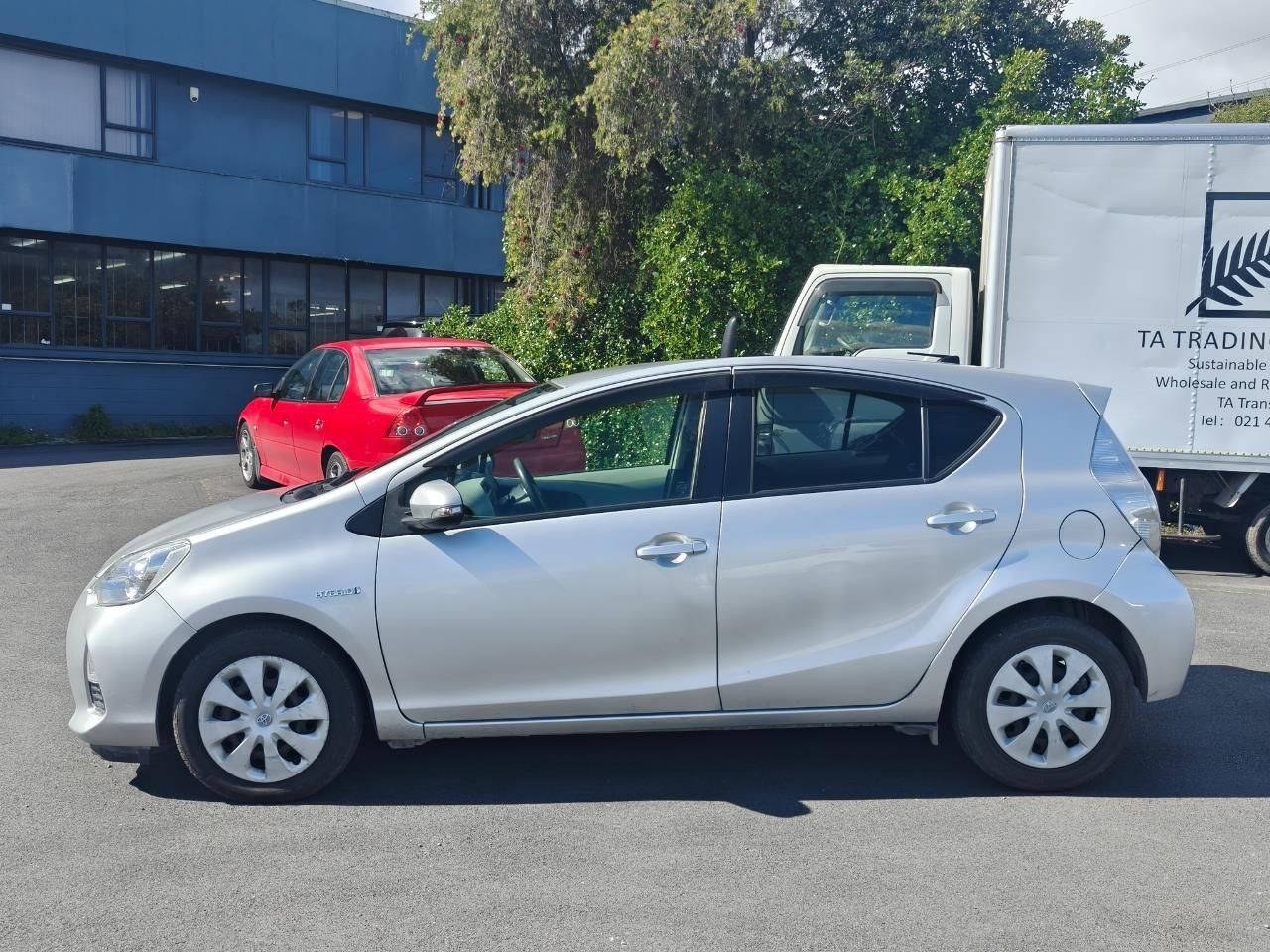 Vehicle image 4