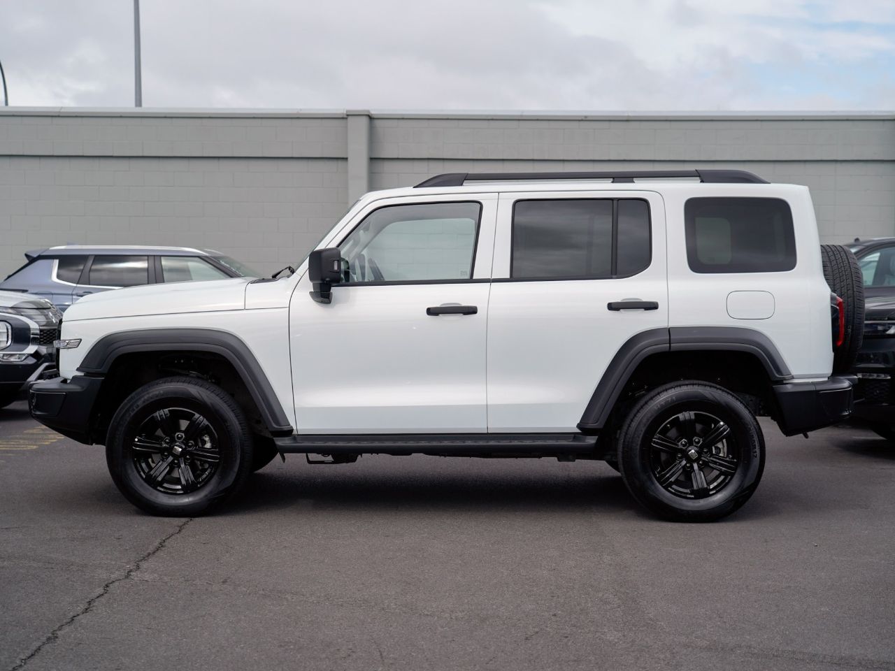 Vehicle image 3