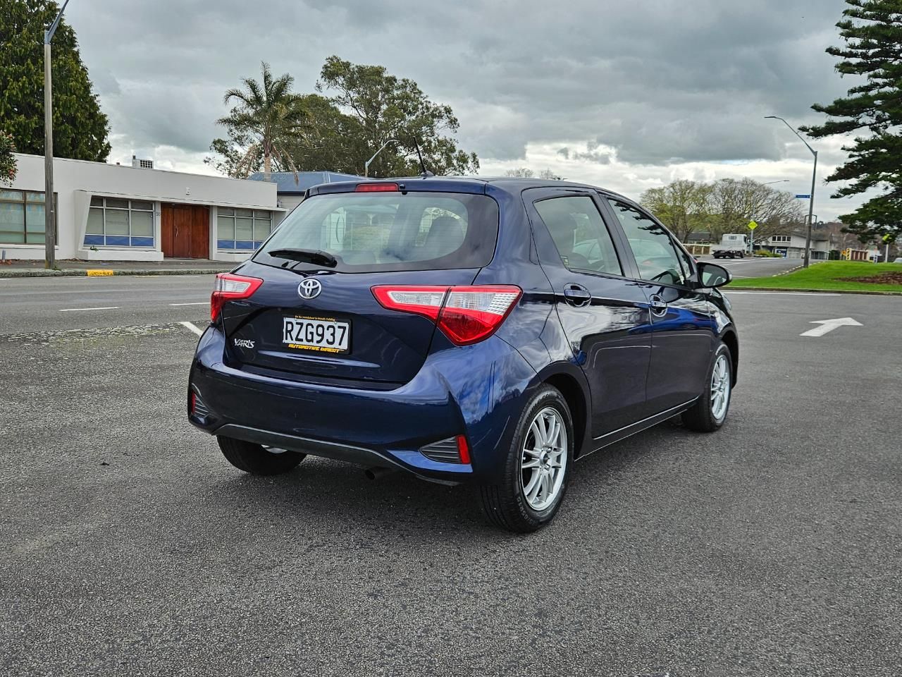Vehicle image 5