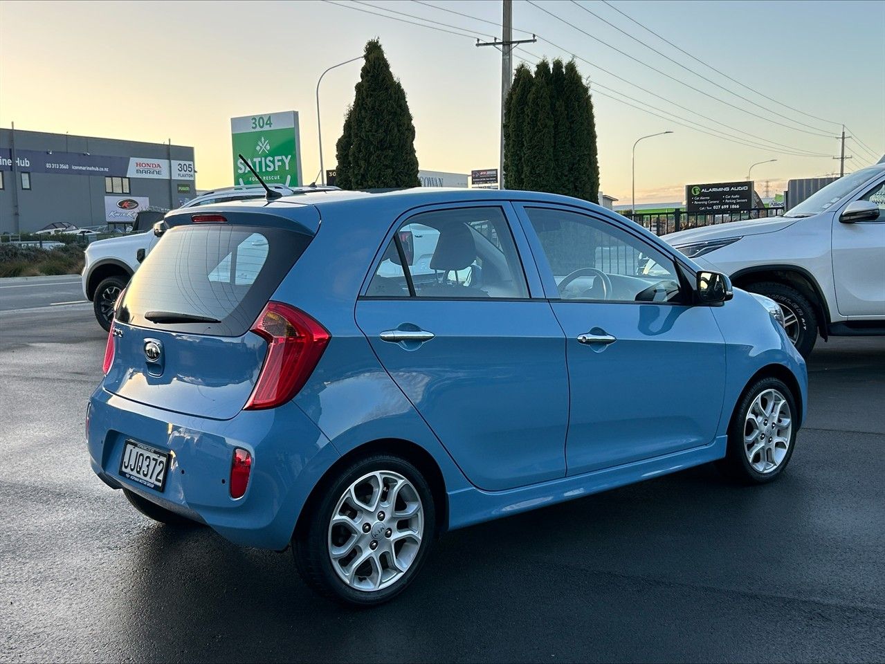 Vehicle image 3