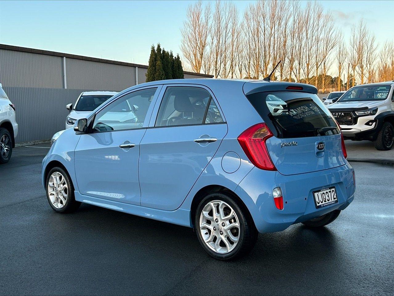 Vehicle image 4