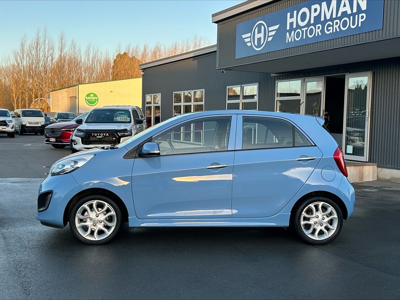 Vehicle image 5