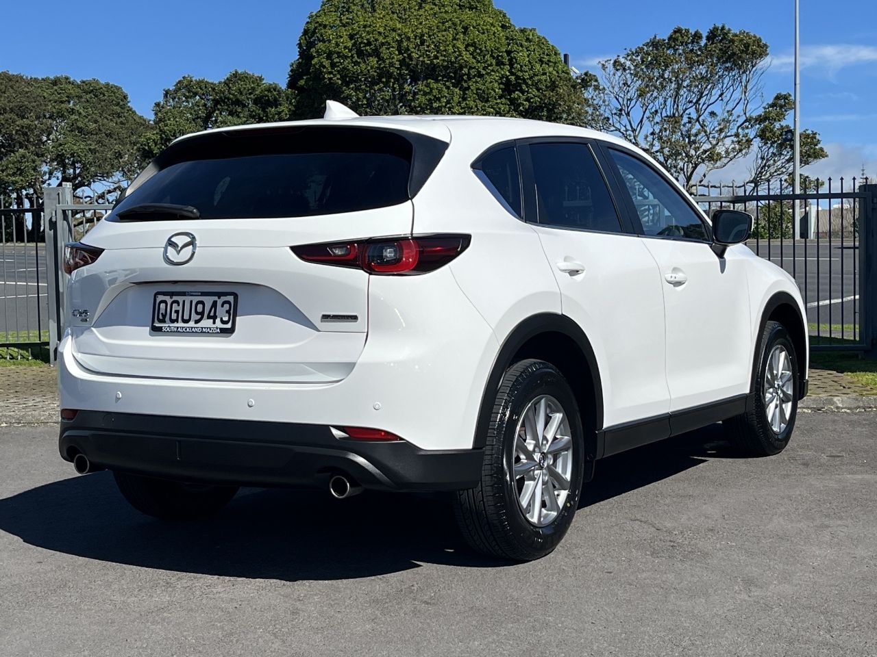 Vehicle image 5