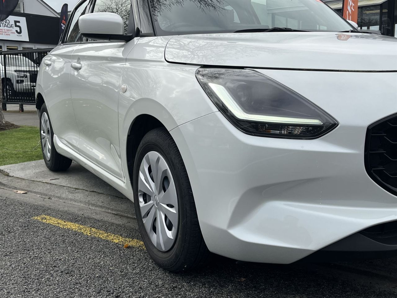Vehicle image 3