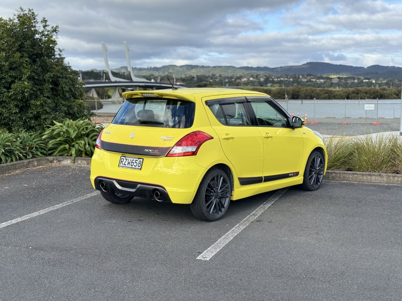 Vehicle image 3