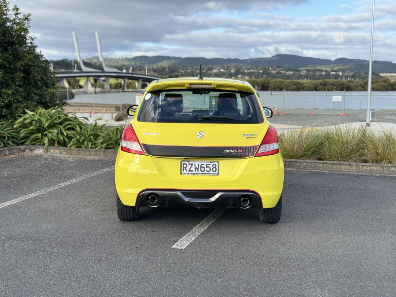Vehicle image 4