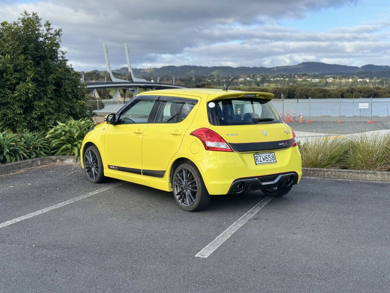 Vehicle image 5