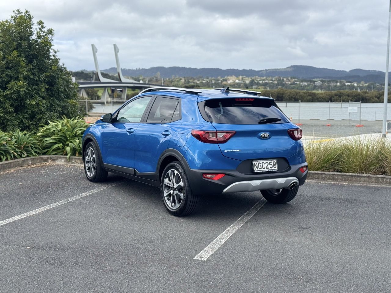 Vehicle image 4