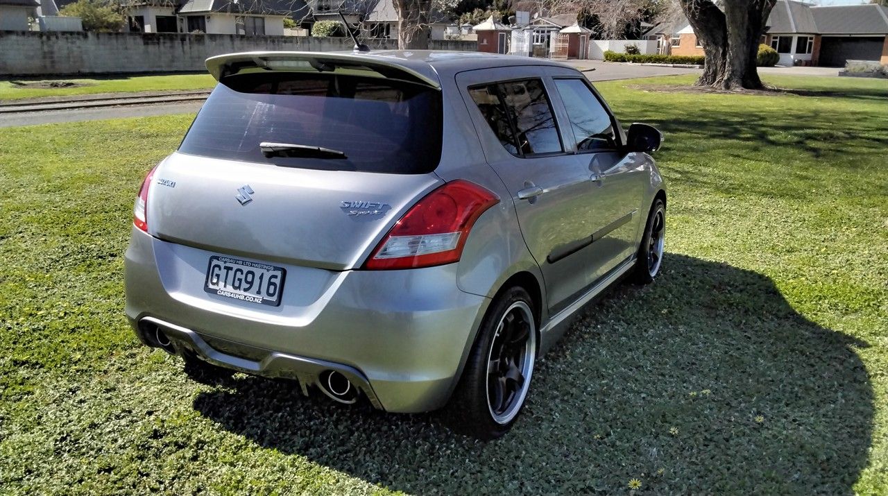 Vehicle image 5
