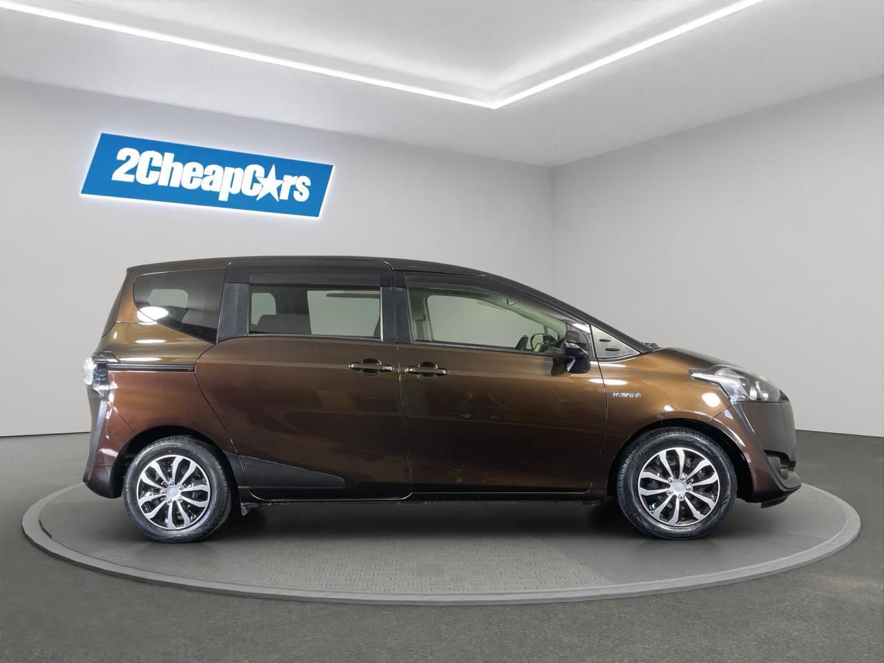 Vehicle image 4