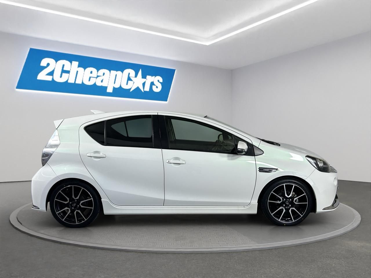 Vehicle image 4