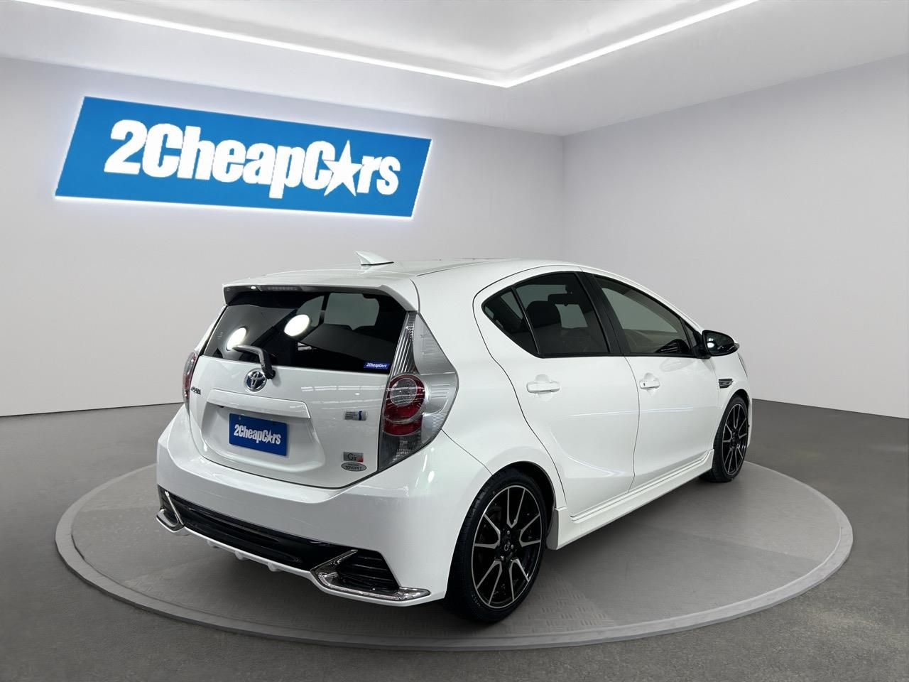 Vehicle image 5