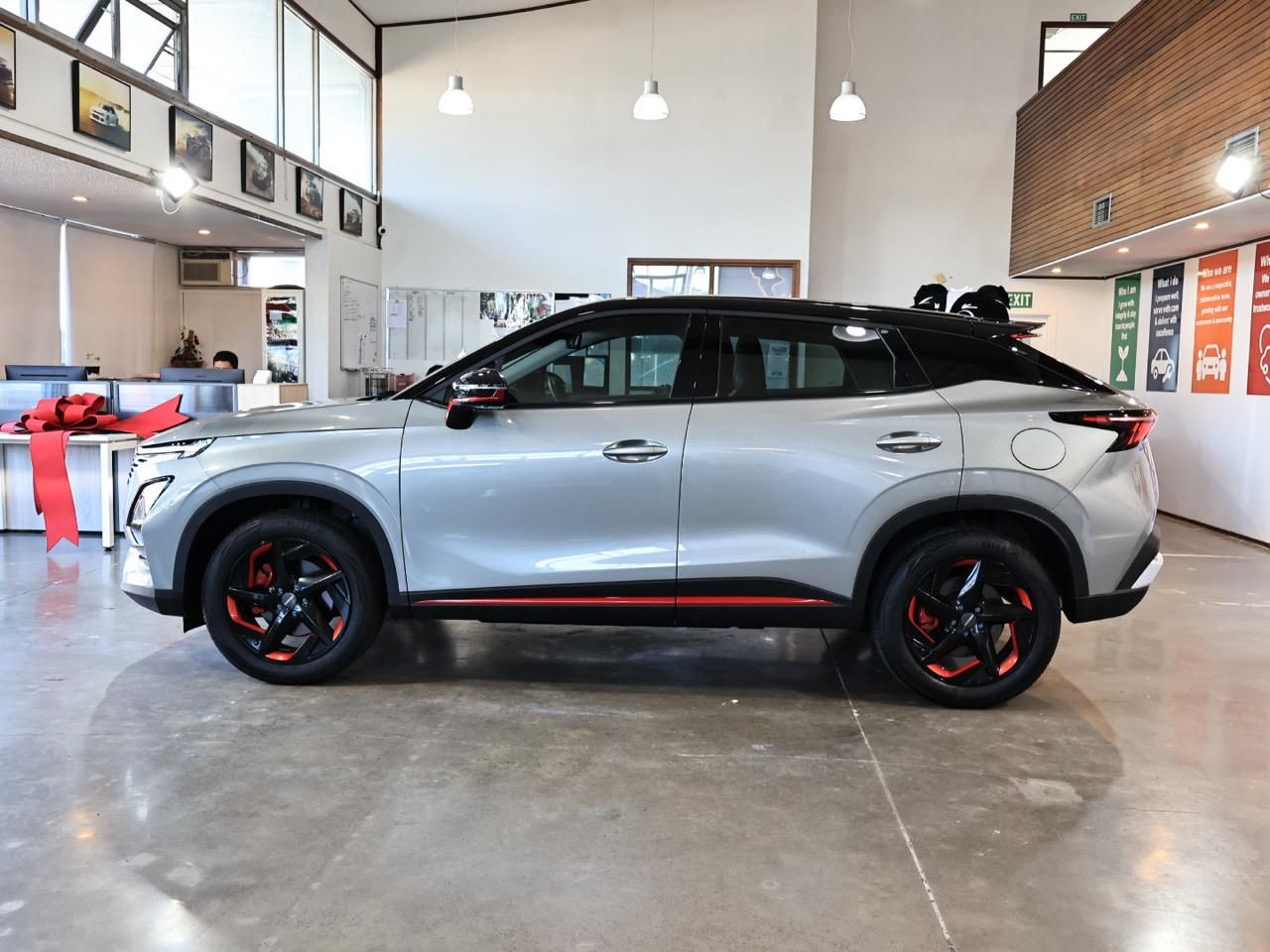 Vehicle image 5