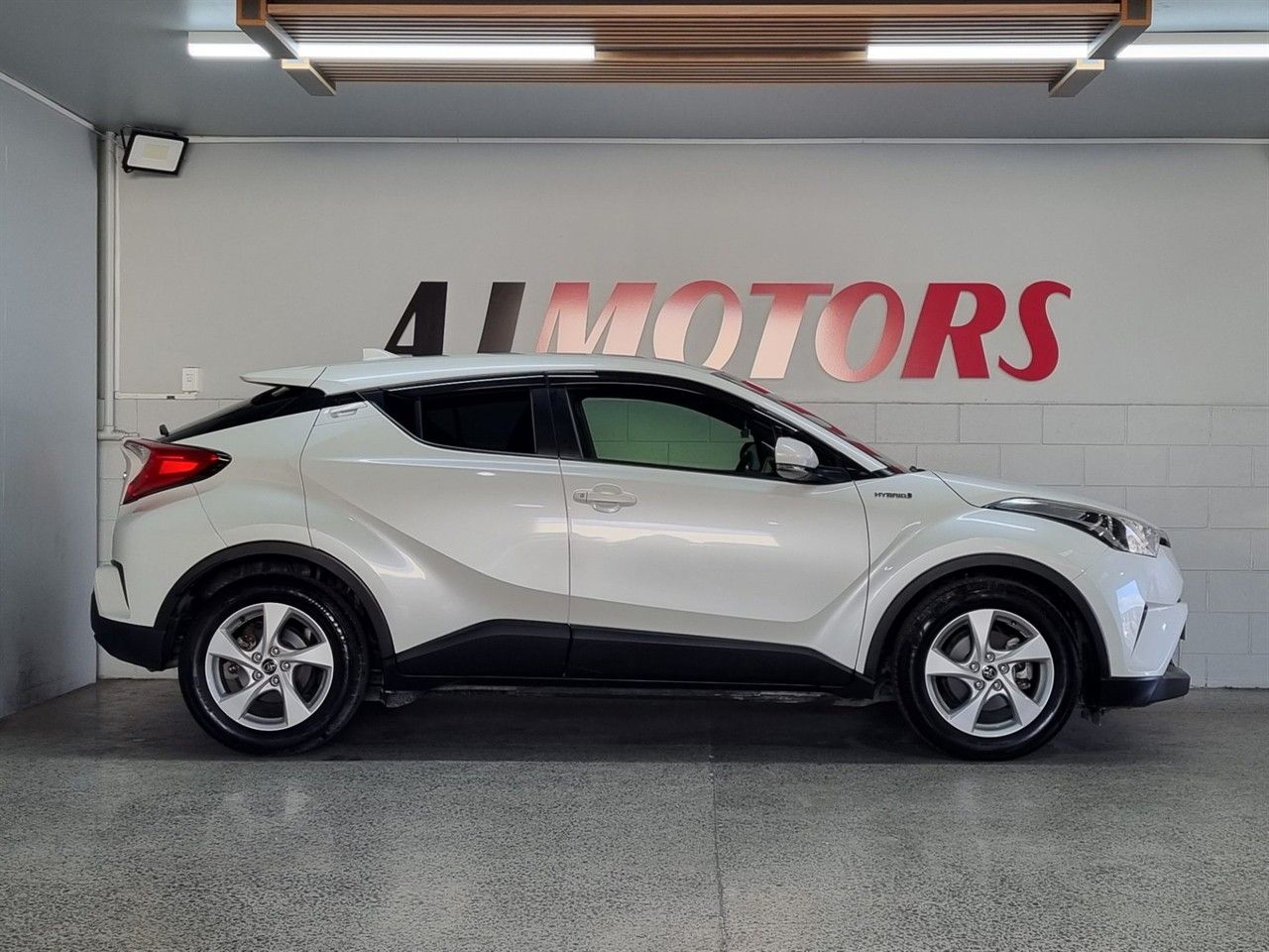 Vehicle image 5