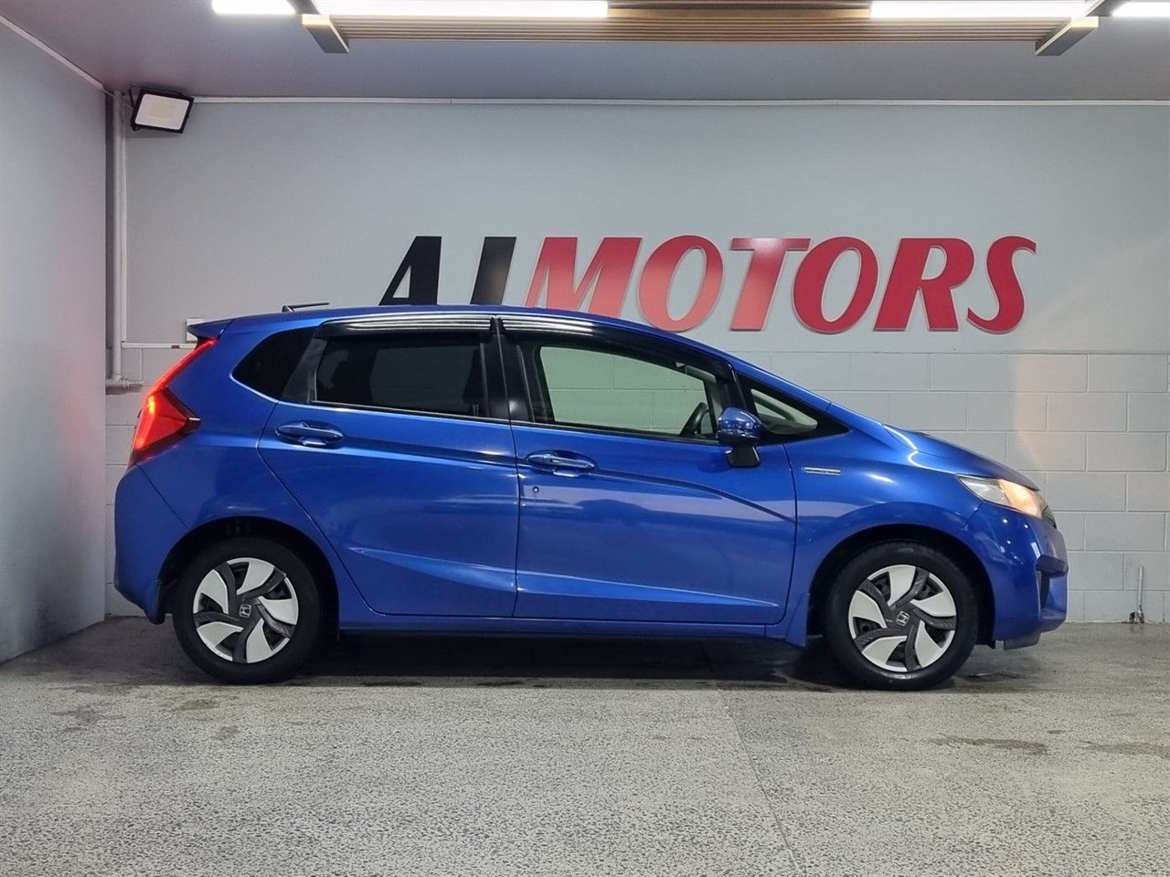 Vehicle image 5