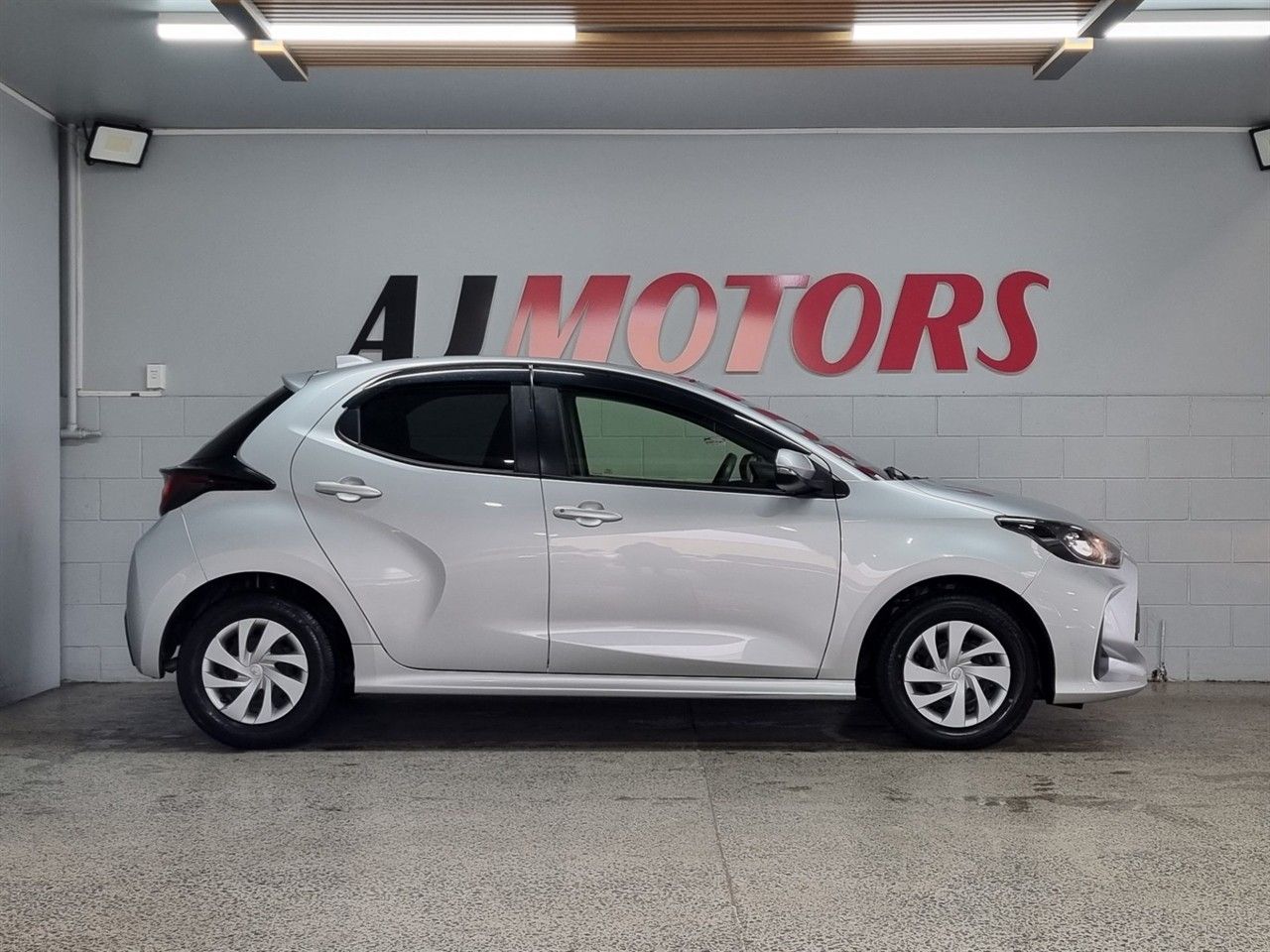 Vehicle image 5