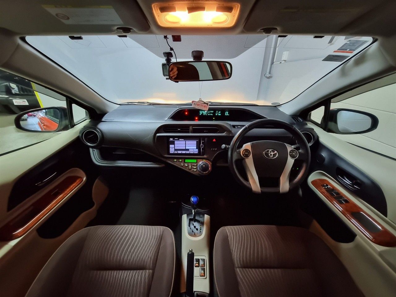 Vehicle image 3