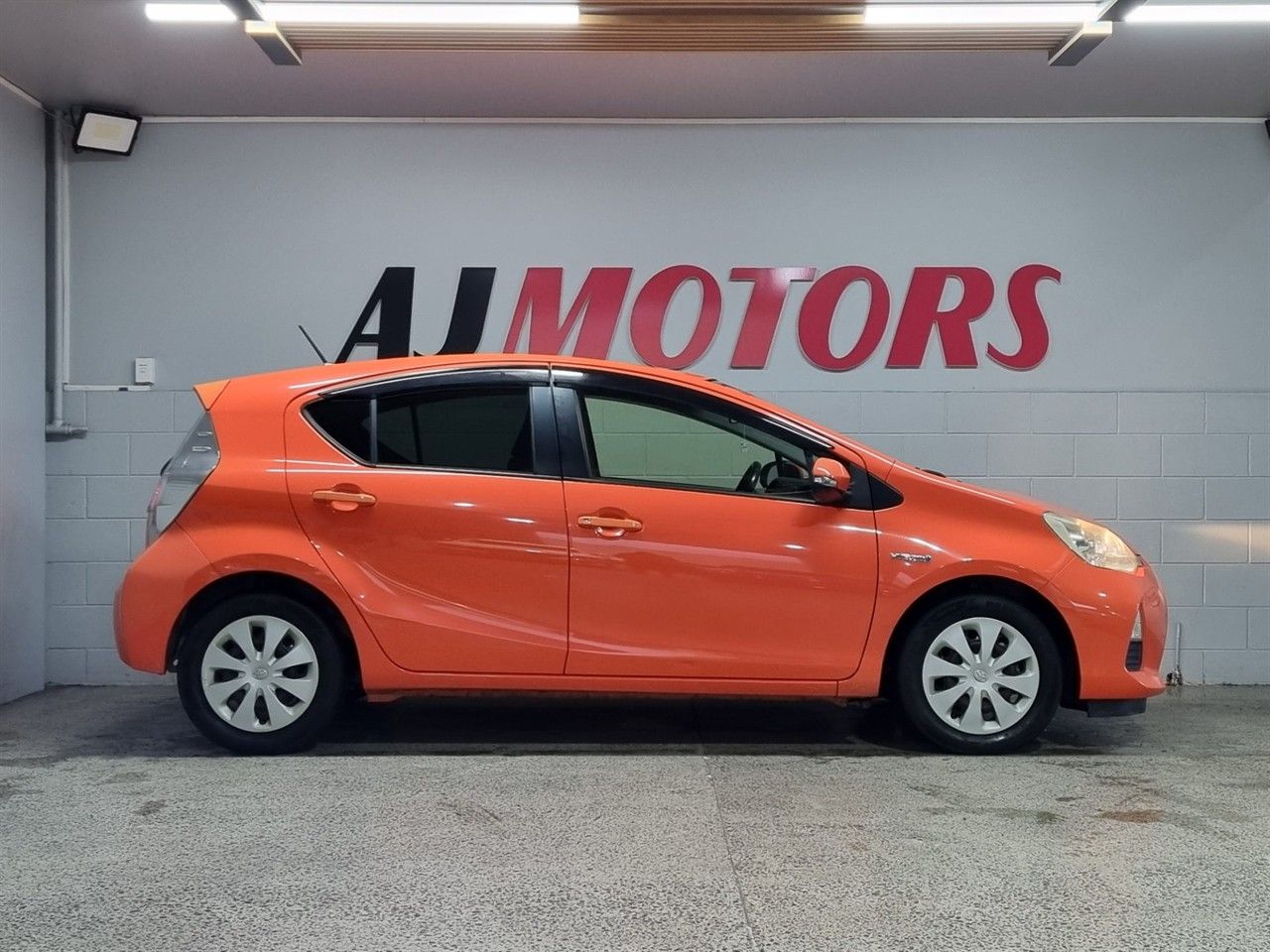 Vehicle image 5