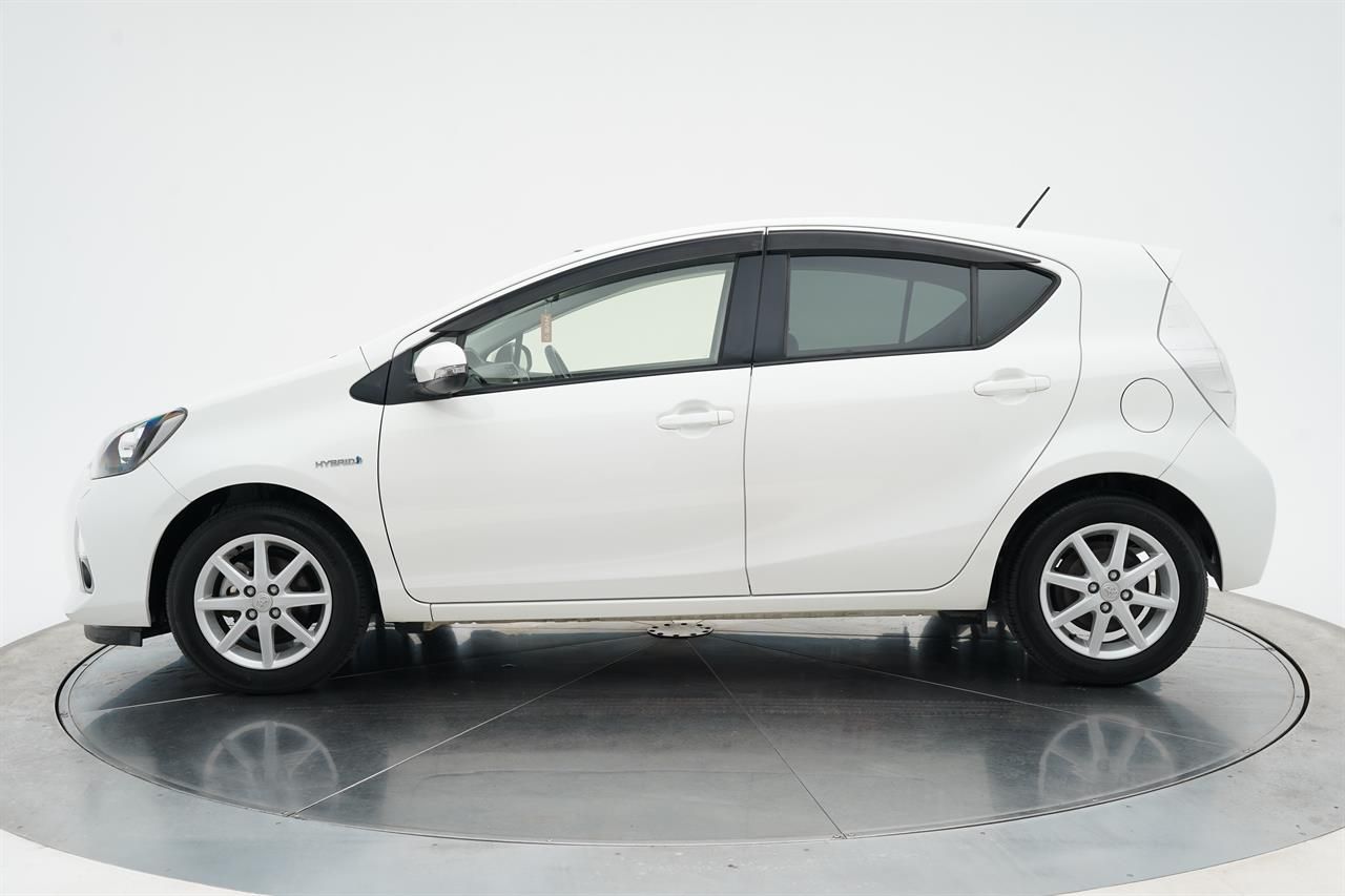 Vehicle image 4