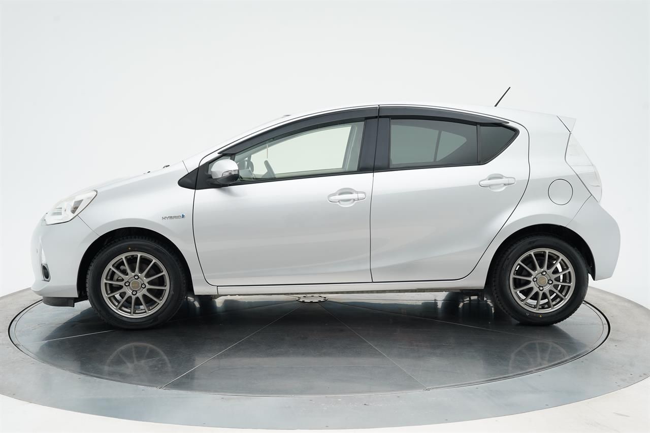 Vehicle image 4