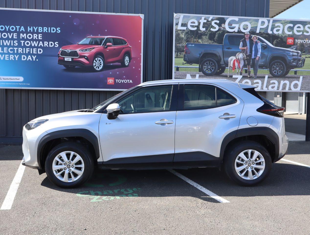 Vehicle image 4