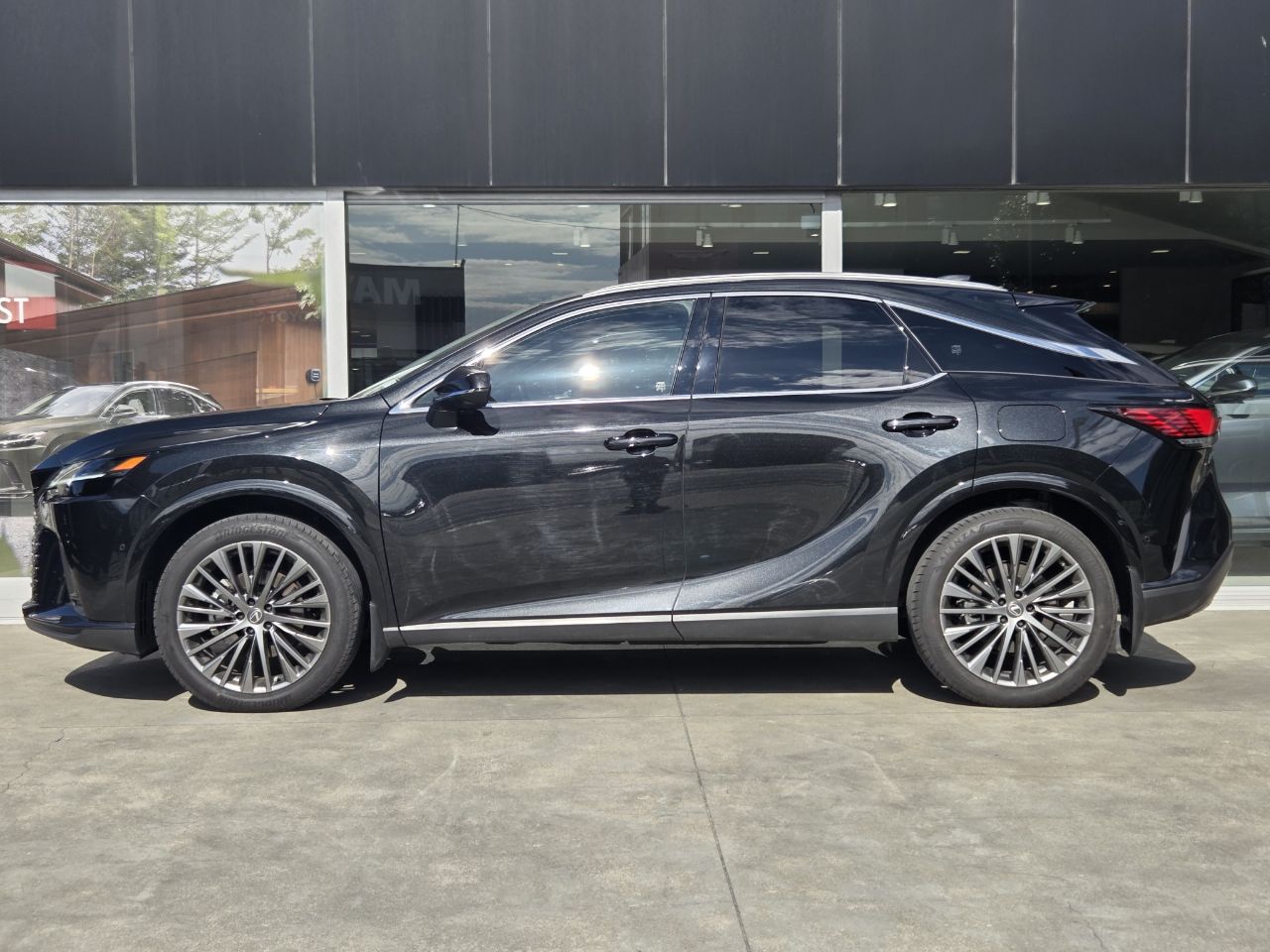 Vehicle image 5