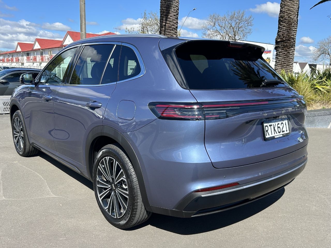 Vehicle image 4