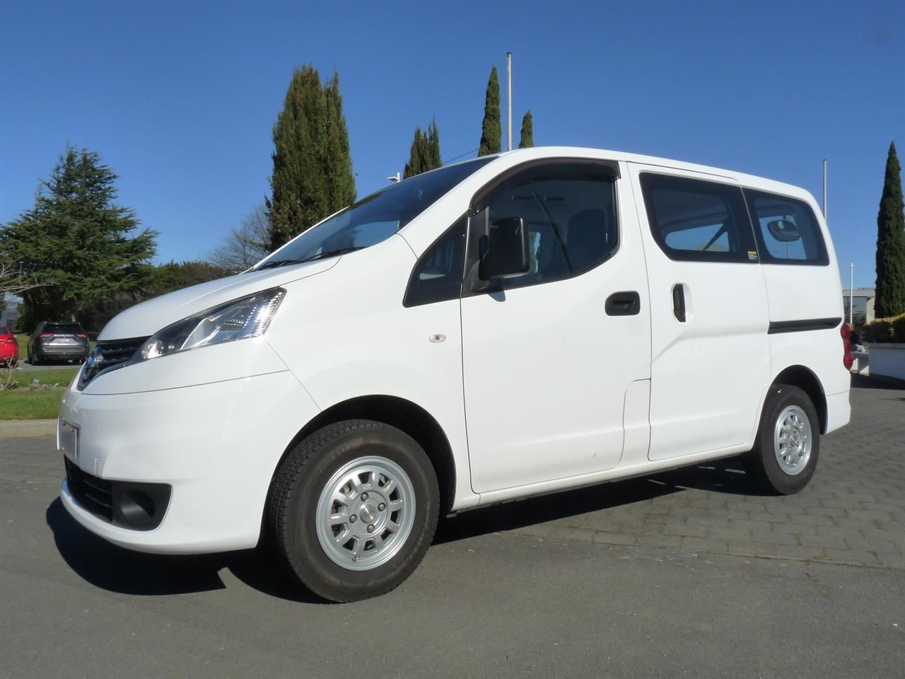 Vehicle image 5