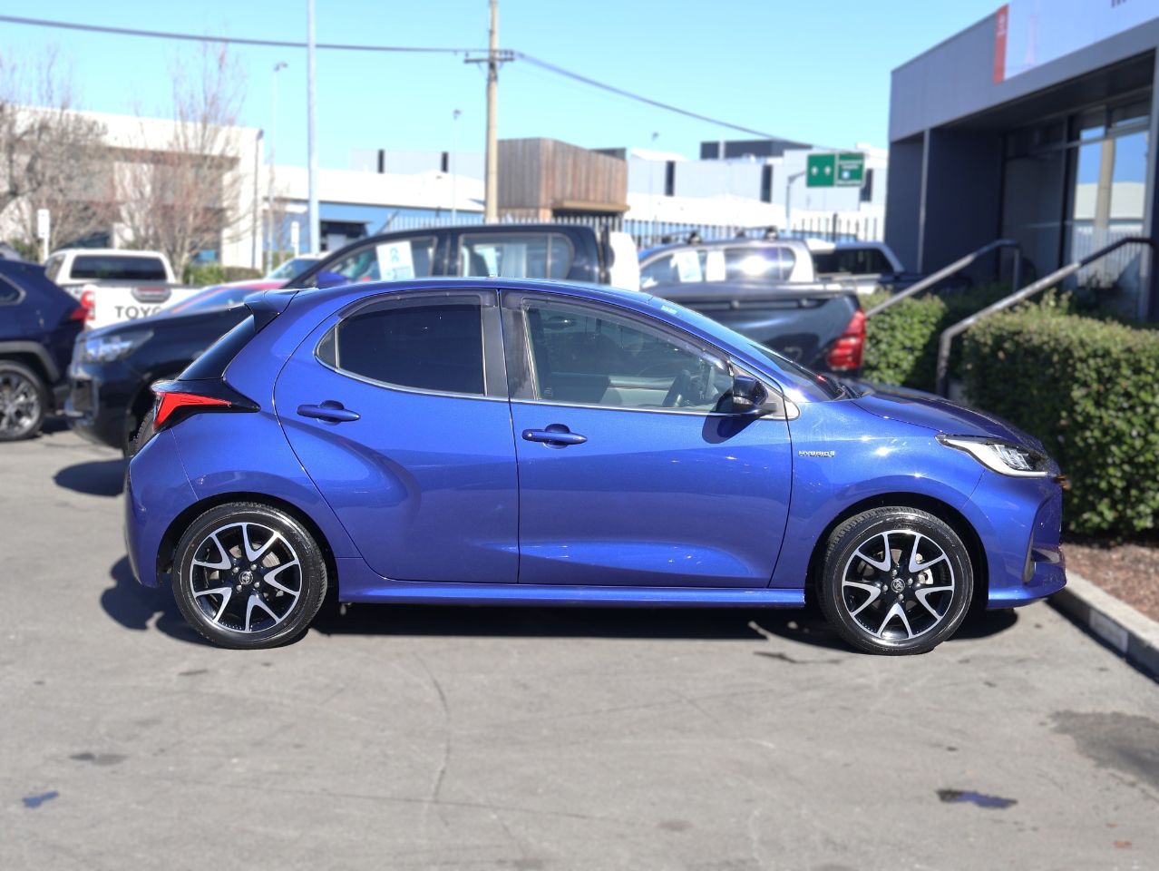 Vehicle image 4