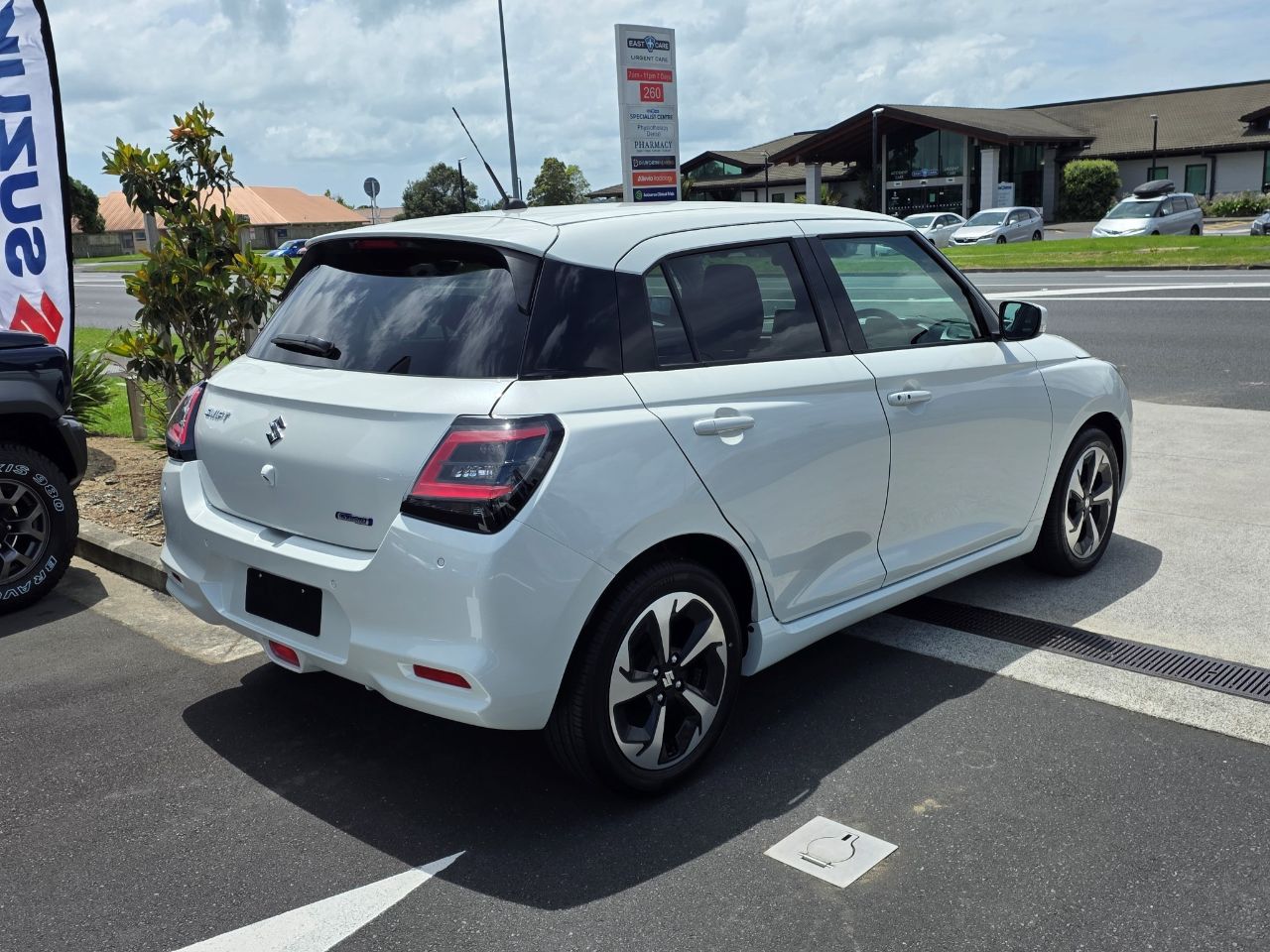 Vehicle image 4