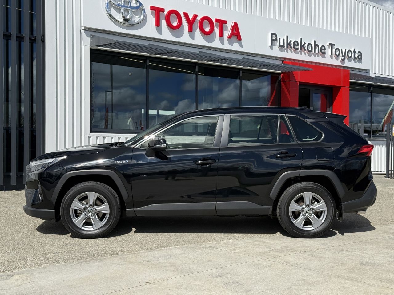 Vehicle image 4