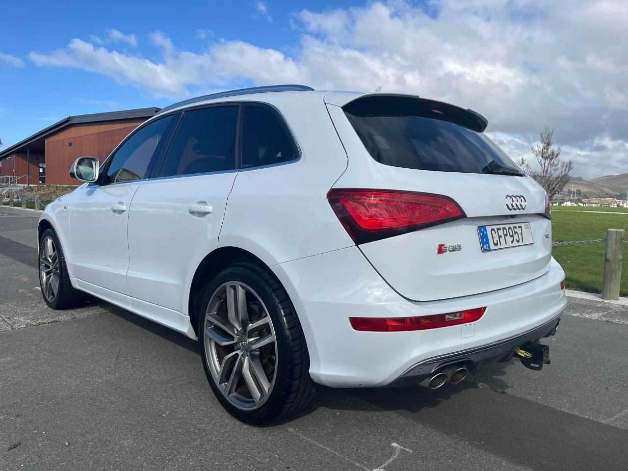Vehicle image 3