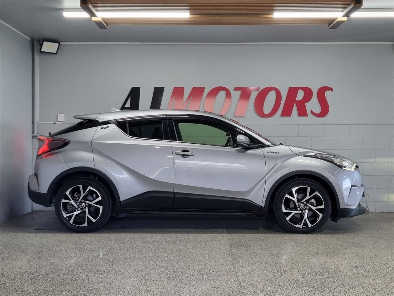 Vehicle image 5