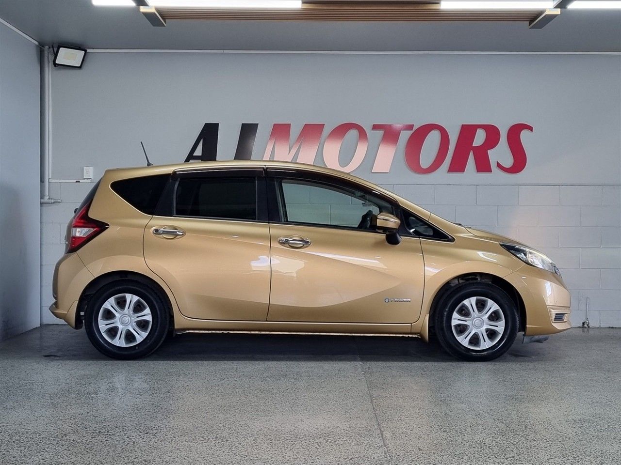 Vehicle image 5