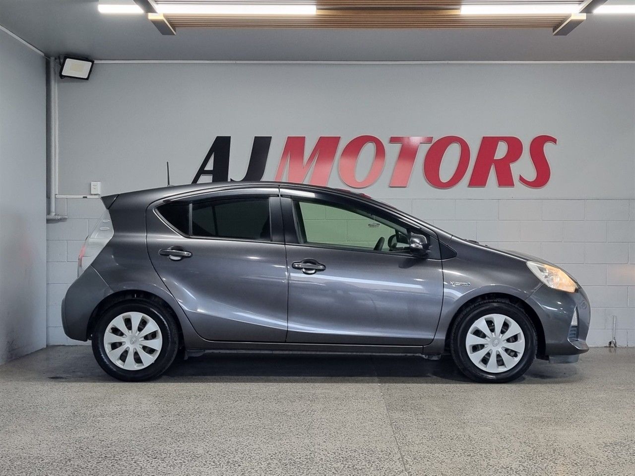Vehicle image 5