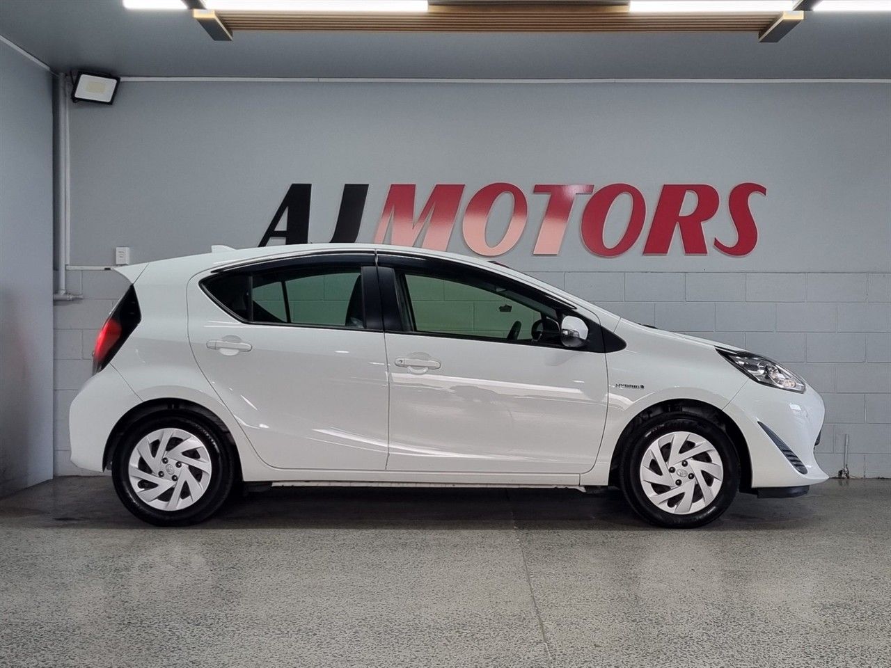 Vehicle image 5
