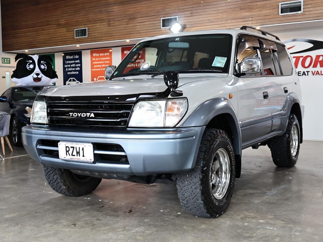 Vehicle image 3