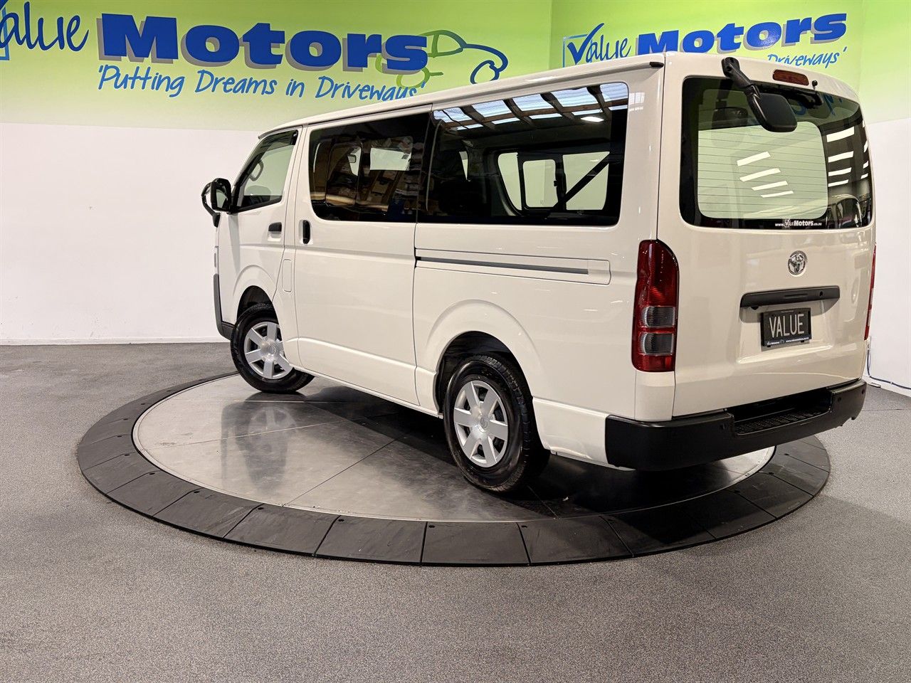 Vehicle image 5