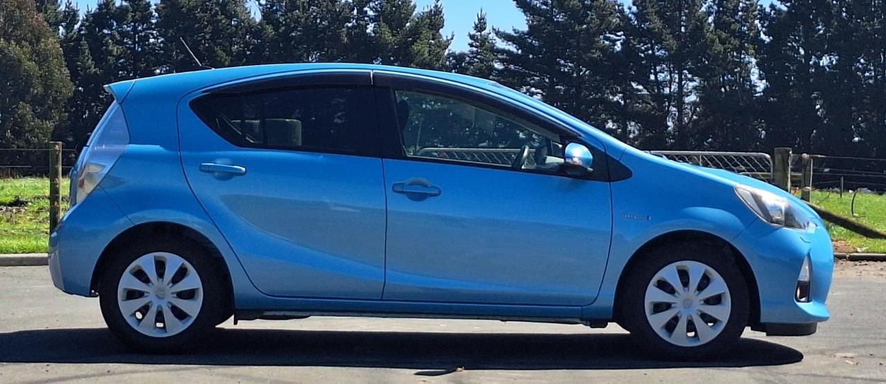 Vehicle image 5