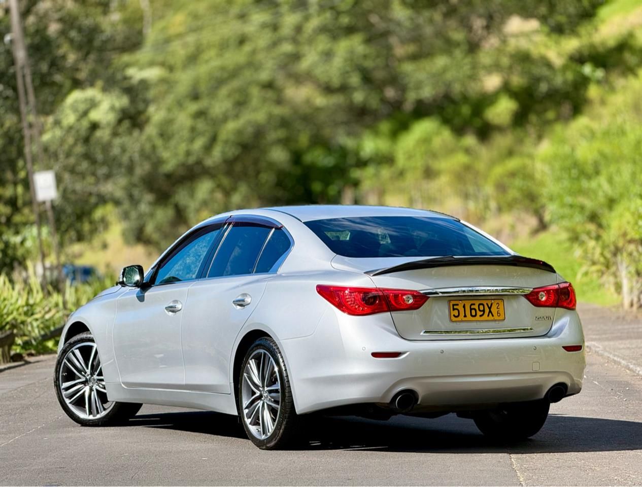Vehicle image 5