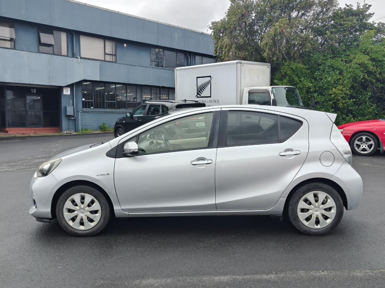 Vehicle image 4