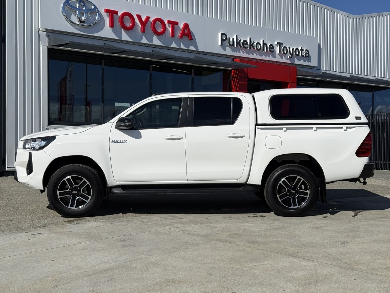 Vehicle image 4