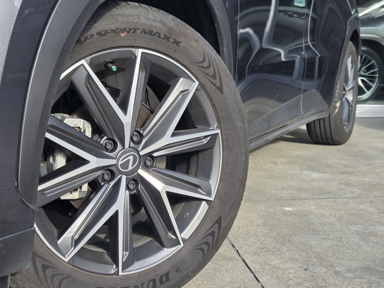 Vehicle image 4
